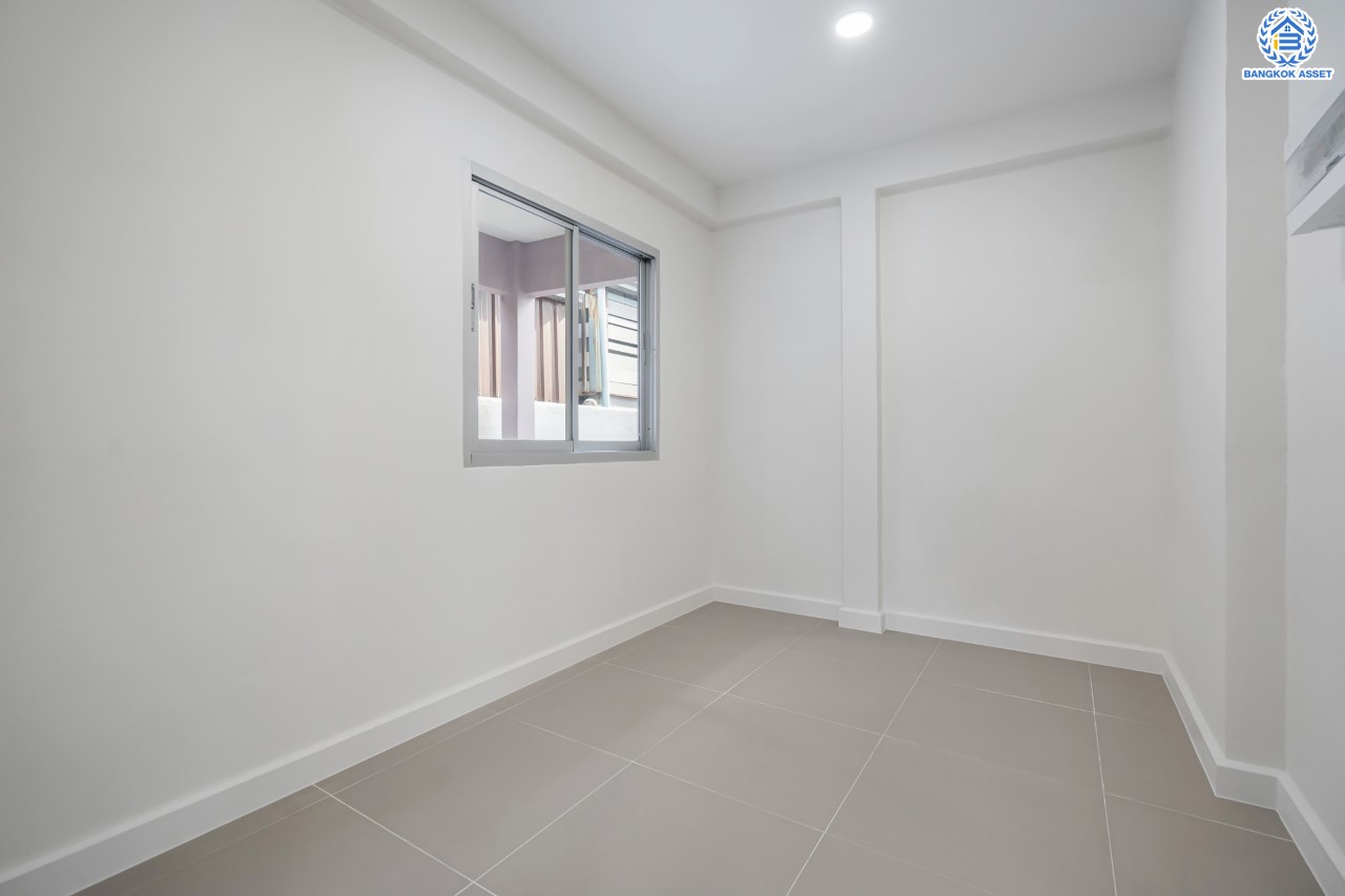 บ้านมือสองนนทบุรี ม.ศุภาลัยวิลล์ วงแหวน-รัตนาธิเบศร์ เนื้อที่ 50 ตร.ว. ฟังก์ชันจัดเต็ม 4 ห้องนอน 2 ห้องน้ำ 2 ที่จอดรถ ตอบโจทย์ทุกการเข้าอยู่ บนทำเลเดินทางสะดวก ใกล้ ถนนกาญจนาภิเษก เซ็นทรัลเวสต์เกต และรถไฟฟ้า "สถานีคลองบางไผ่"